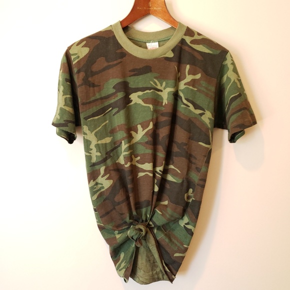 Vintage Tops - True Vintage Made in USA Camo Tee